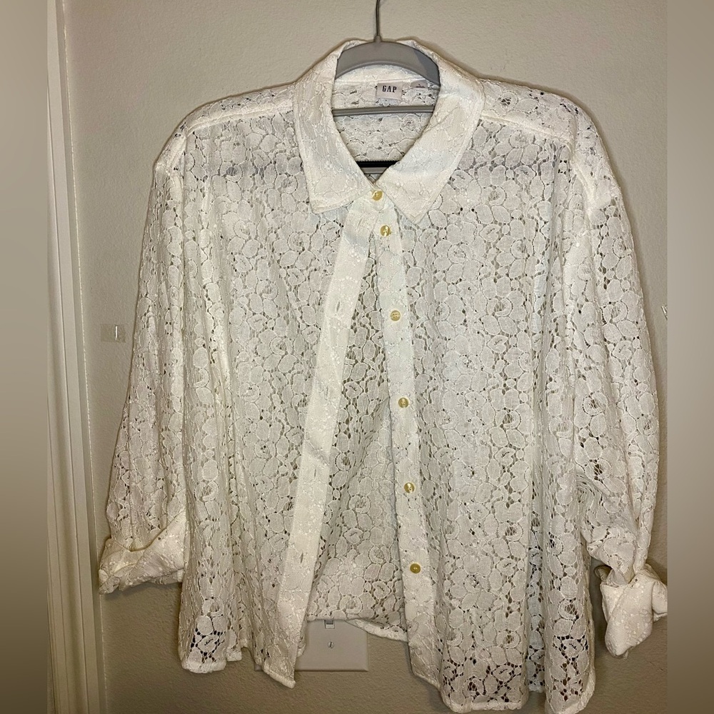 💥BOGO💥 Gap White Lace Long Sleeve Blouse NWOT. White. Size L